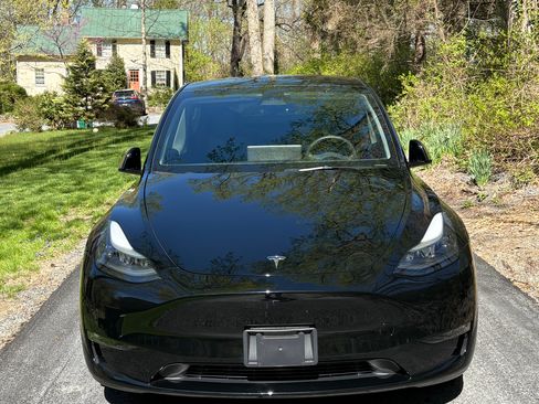 Used 2023 Tesla Model Y Performance image 6
