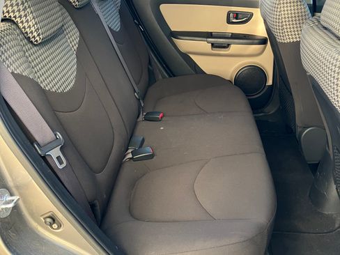 Used 2010 Kia Soul ! FWD image 10