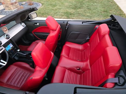 Used 2005 Ford Mustang GT Premium image 12