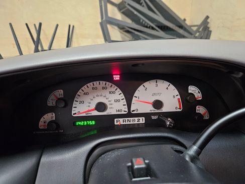 Used 2001 Ford F150 Lightning image 10