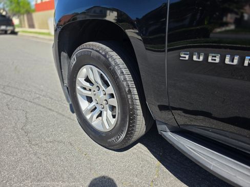 Used 2019 Chevrolet Suburban LT image 19