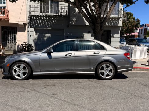 Used 2010 Mercedes-Benz C 300 Sedan image 11