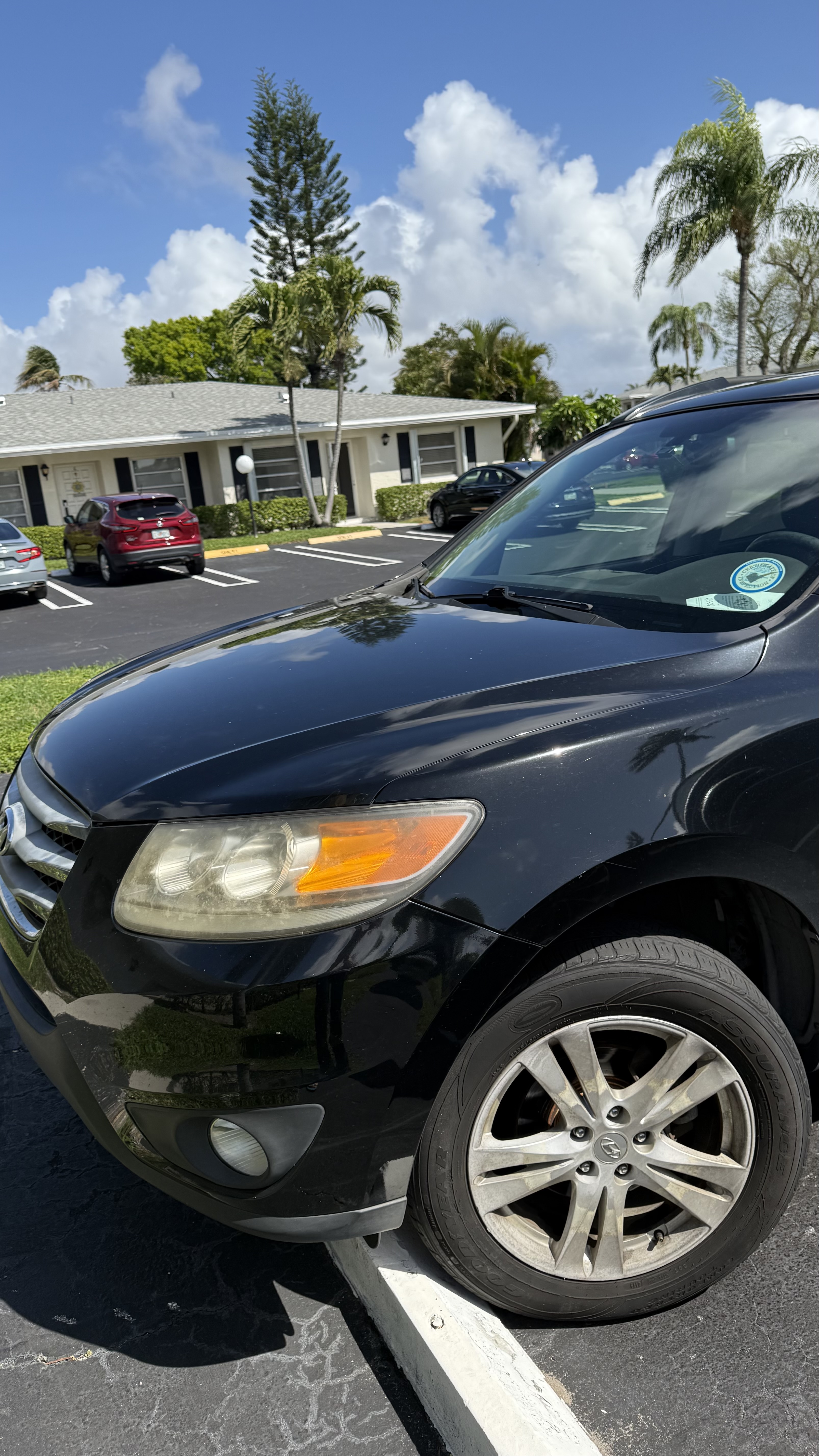 Used 2012 Hyundai Santa Fe Limited w/ Navigation Pkg 4 FWD image 1