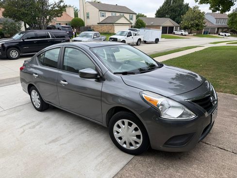 Used 2016 Nissan Versa SV FWD image 12