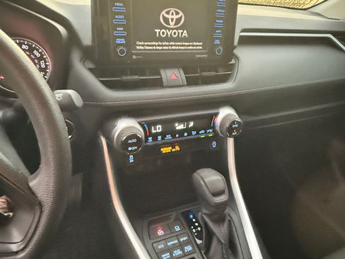 Used 2020 Toyota RAV4 XLE image 8