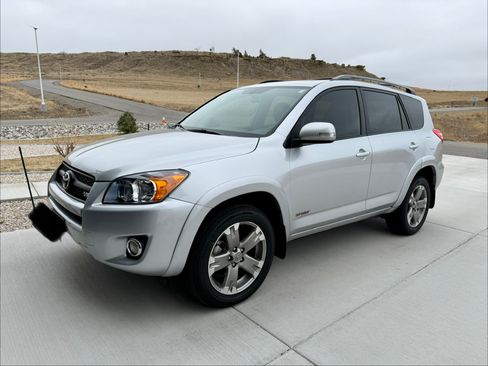 Used 2010 Toyota RAV4 Limited AWD/4WD image 9