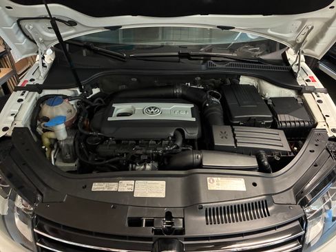 Used 2013 Volkswagen Eos Executive FWD image 15