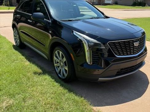 Used 2019 Cadillac XT4 Premium Luxury FWD image 1