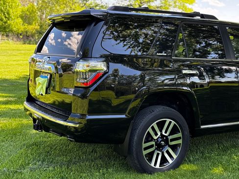 Used 2021 Toyota 4Runner Limited AWD/4WD image 8