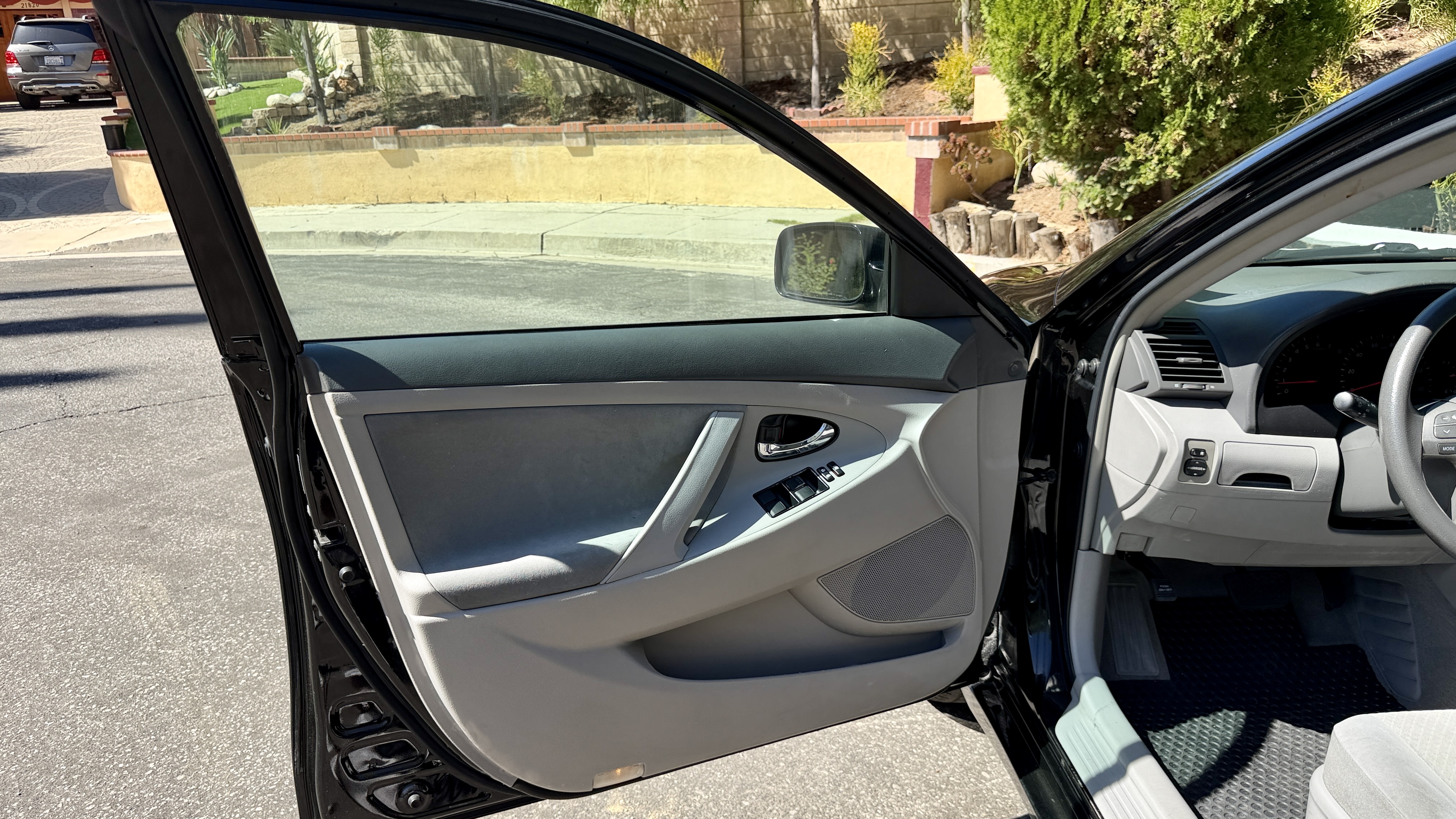 Used 2009 Toyota Camry SE FWD image 24