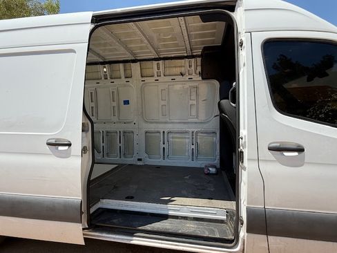 Used 2022 Mercedes-Benz Sprinter 2500 image 10