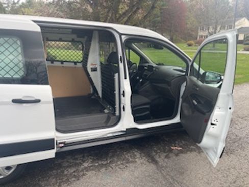 Used 2020 Ford Transit Connect XLT image 11