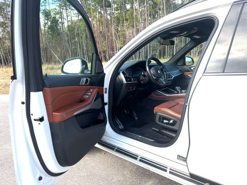 Used 2020 BMW X7 xDrive40i w/ M Sport Package AWD/4WD image 4