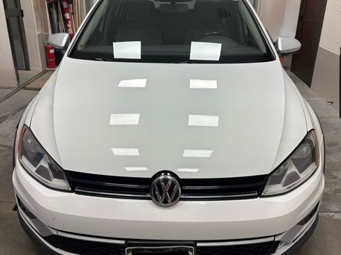 Used 2017 Volkswagen Golf Alltrack S image 2