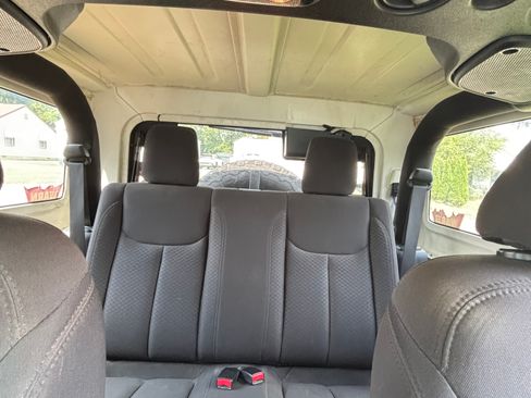 Used 2015 Jeep Wrangler Sport AWD/4WD image 17