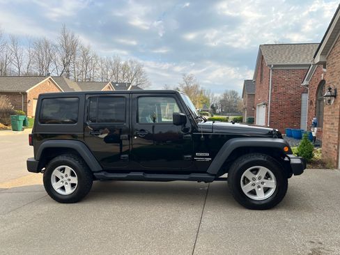 Used 2018 Jeep Wrangler Unlimited Sport S image 4