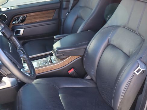Used 2019 Land Rover Range Rover HSE image 13