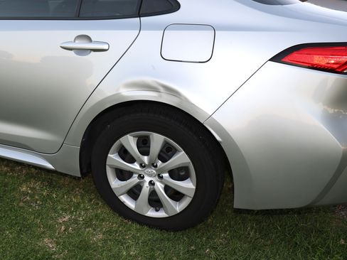 Used 2020 Toyota Corolla LE w/ Carpet Mat Package (TMS) image 13