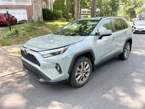 Used 2022 Toyota RAV4 XLE Premium AWD/4WD image 6