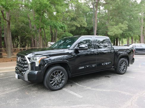 Used 2022 Toyota Tundra Platinum image 2