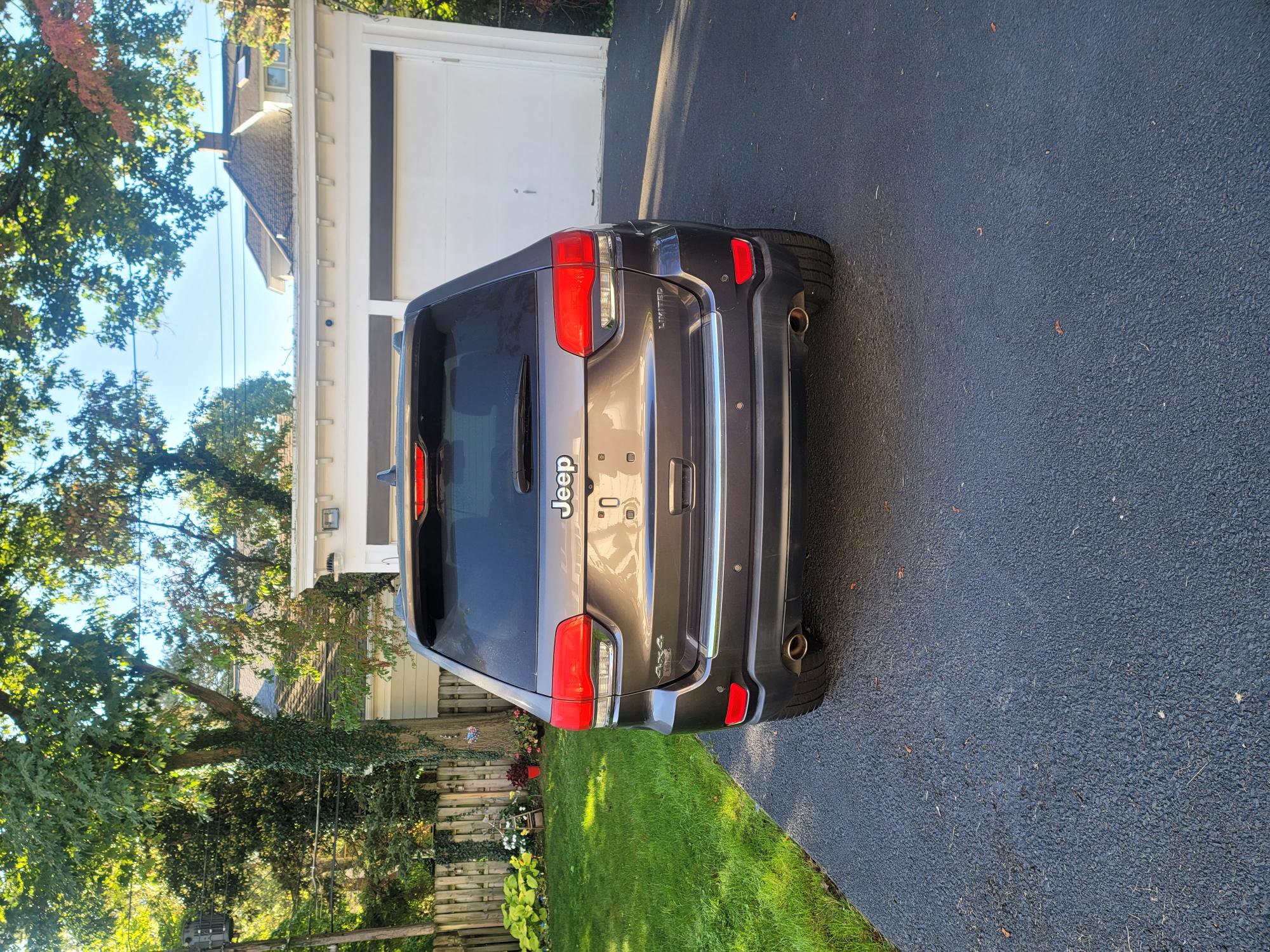 Used 2014 Jeep Grand Cherokee Limited AWD/4WD image 5