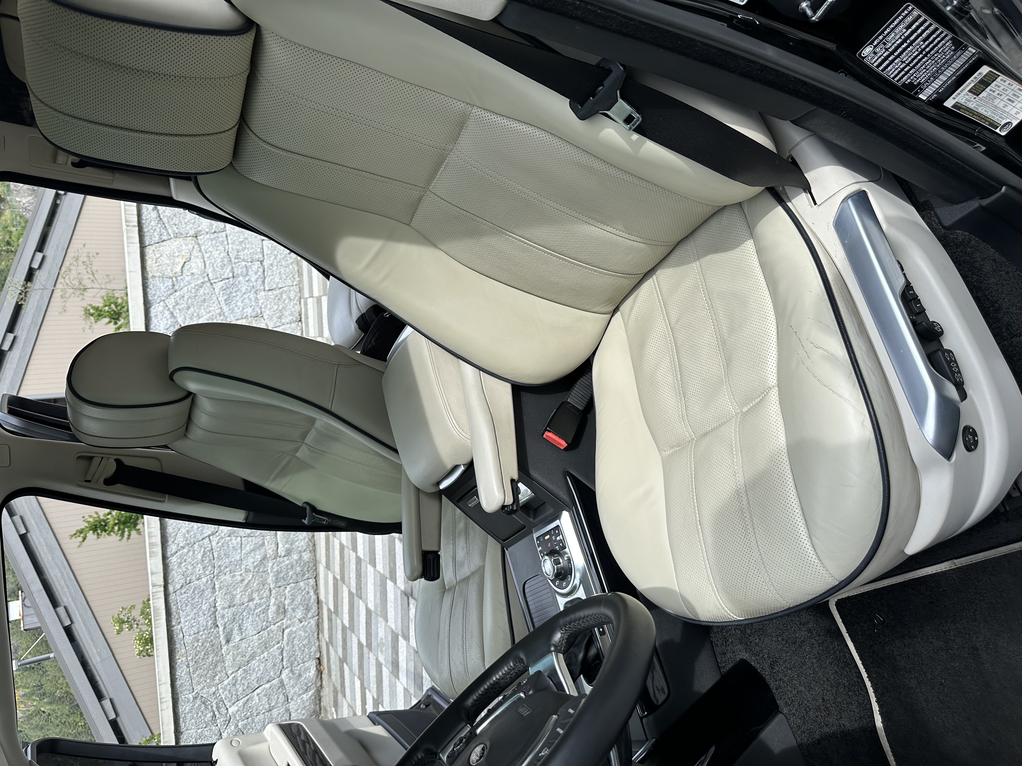 Used 2011 Land Rover Range Rover Supercharged AWD/4WD image 12