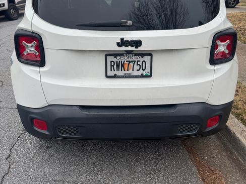 Used 2017 Jeep Renegade Altitude image 2