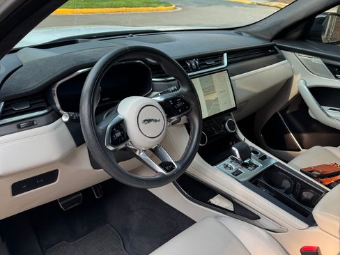 Used 2024 Jaguar F-PACE SVR image 17