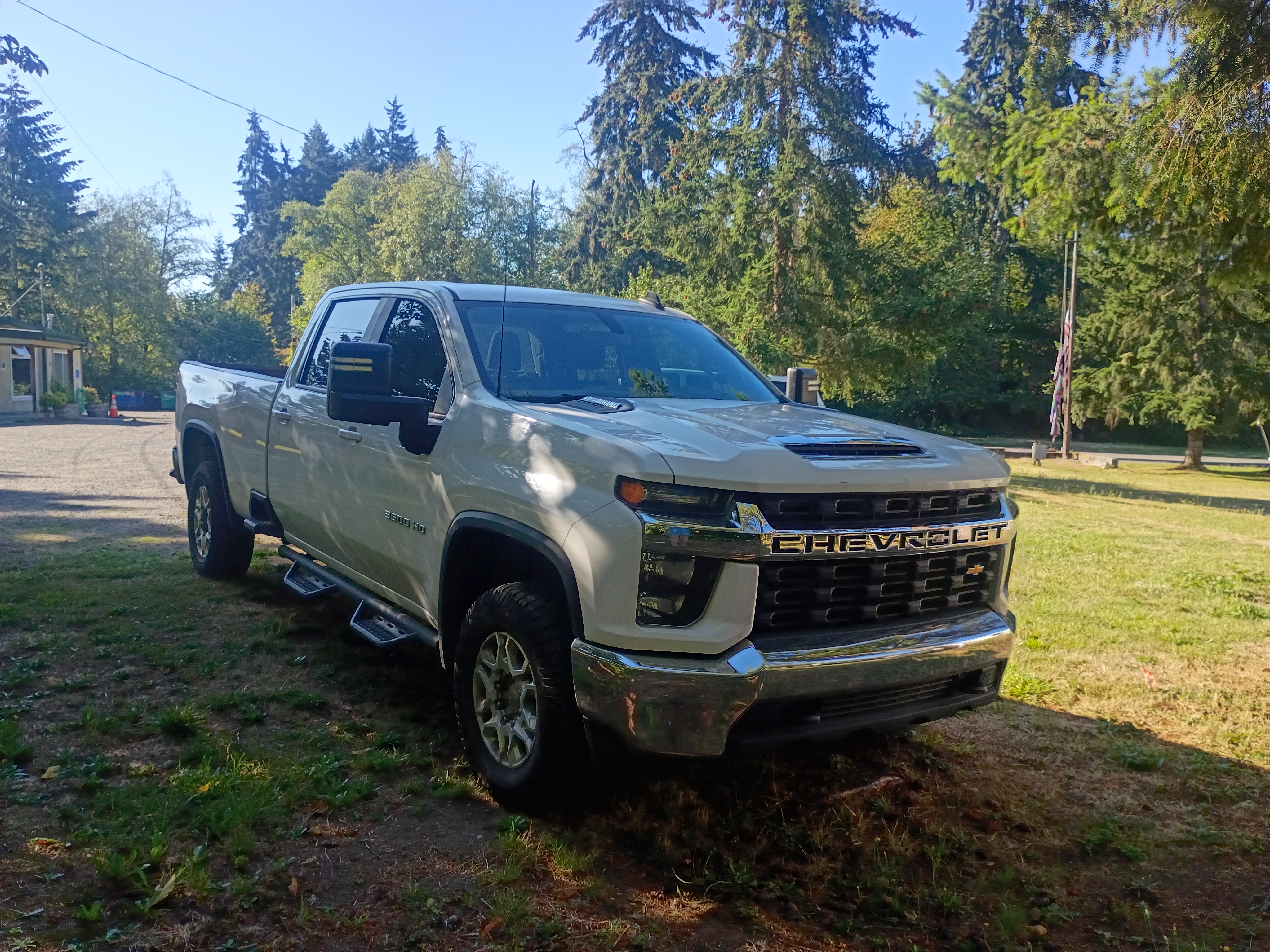 Used 2021 Chevrolet Silverado 3500 LT AWD/4WD image 2