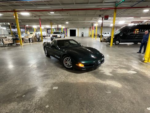 Used 2000 Chevrolet Corvette Convertible w/ Memory Pkg image 2