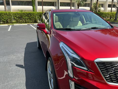 Used 2021 Cadillac XT5 Premium Luxury FWD image 4