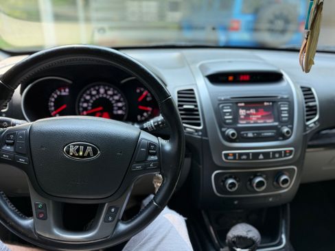 Used 2015 Kia Sorento LX image 8