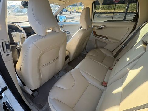Used 2015 Volvo XC60 T5 w/ Proximity Package image 10