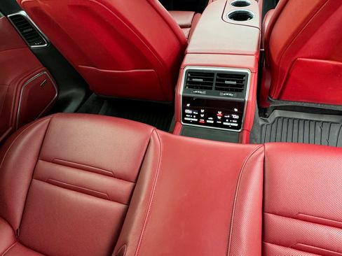 Used 2023 Porsche Panamera image 21