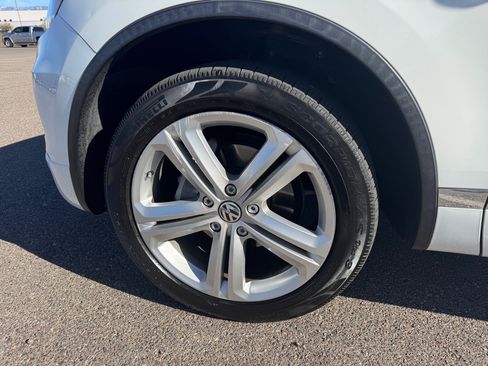 Used 2014 Volkswagen Touareg TDI AWD/4WD image 18