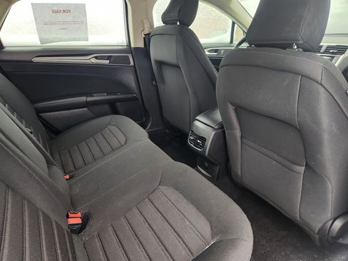 Used 2020 Ford Fusion SE image 9