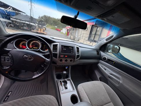 Used 2011 Toyota Tacoma PreRunner image 5