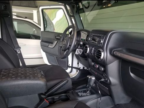 Used 2017 Jeep Wrangler Unlimited Sport w/ Quick Order Package 24S AWD/4WD image 6