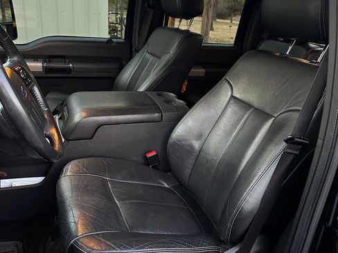 Used 2016 Ford F250 Lariat w/ Lariat Interior Package image 11