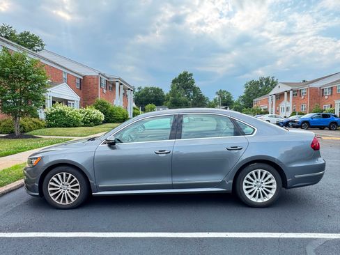 Used 2017 Volkswagen Passat 1.8T SE w/ SE Lighting Package FWD image 4