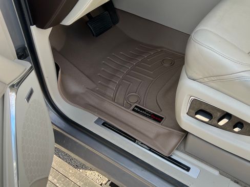 Used 2017 Cadillac Escalade Premium Luxury image 16