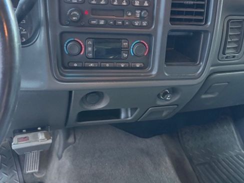 Used 2005 Chevrolet Silverado 2500 LS w/ Heavy-Duty Power Package image 16