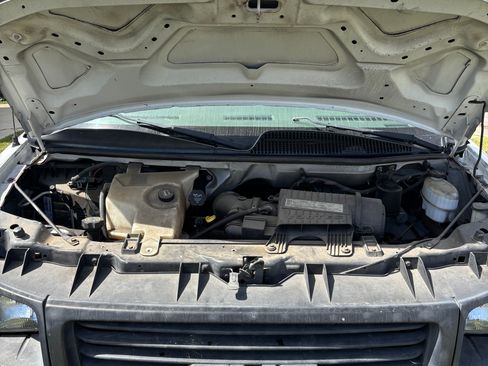 Used 2006 GMC Savana 2500 RWD image 24