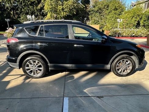 Used 2017 Toyota RAV4 Limited image 2