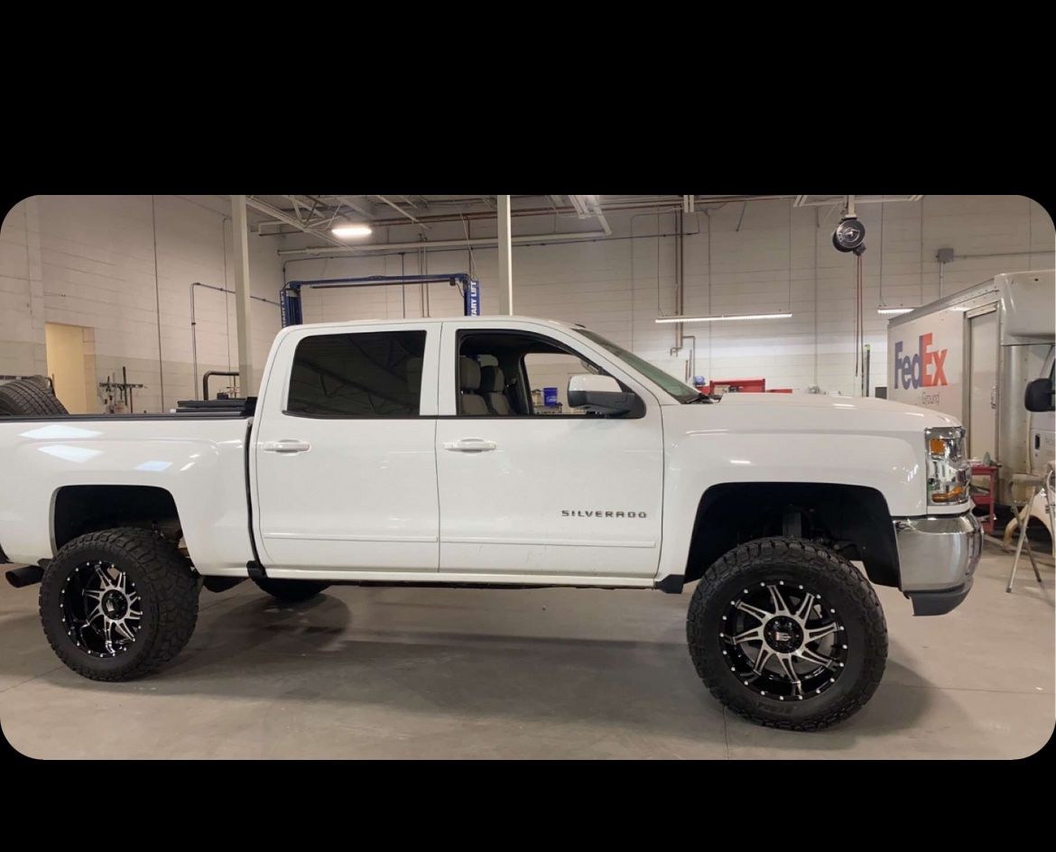 Used 2018 Chevrolet Silverado 1500 LT w/ All Star Edition RWD image 5