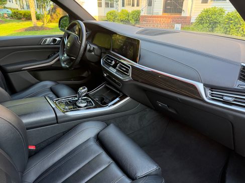 Used 2021 BMW X5 xDrive40i w/ Executive Package AWD/4WD image 4