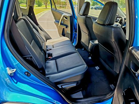 Used 2017 Toyota RAV4 Limited w/ Carpet Mat Package image 16