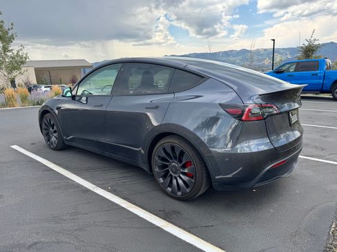 Used 2022 Tesla Model Y Performance AWD/4WD image 9