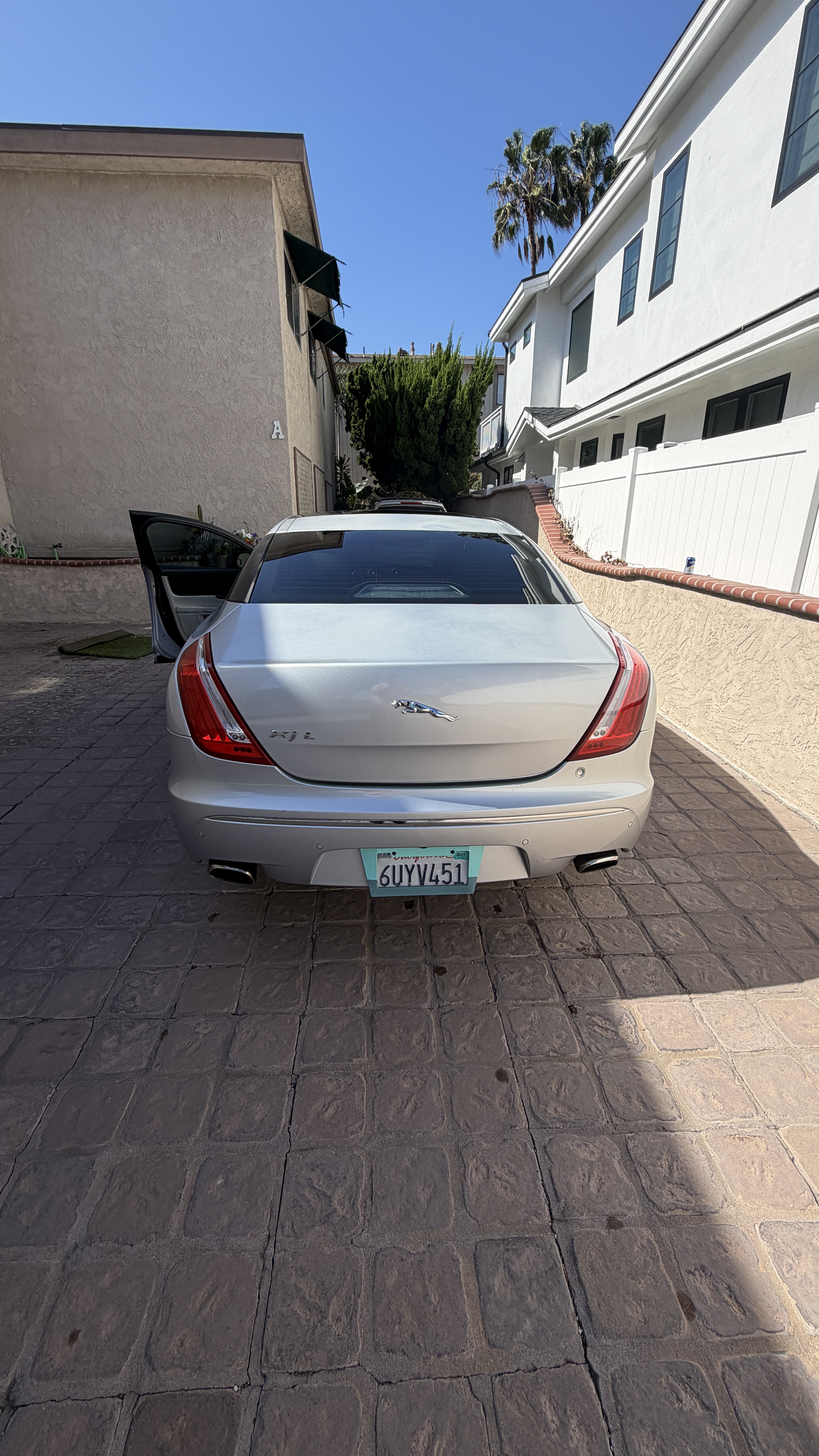 Used 2012 Jaguar XJ L RWD image 9