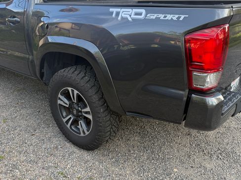 Used 2017 Toyota Tacoma TRD Sport RWD image 15